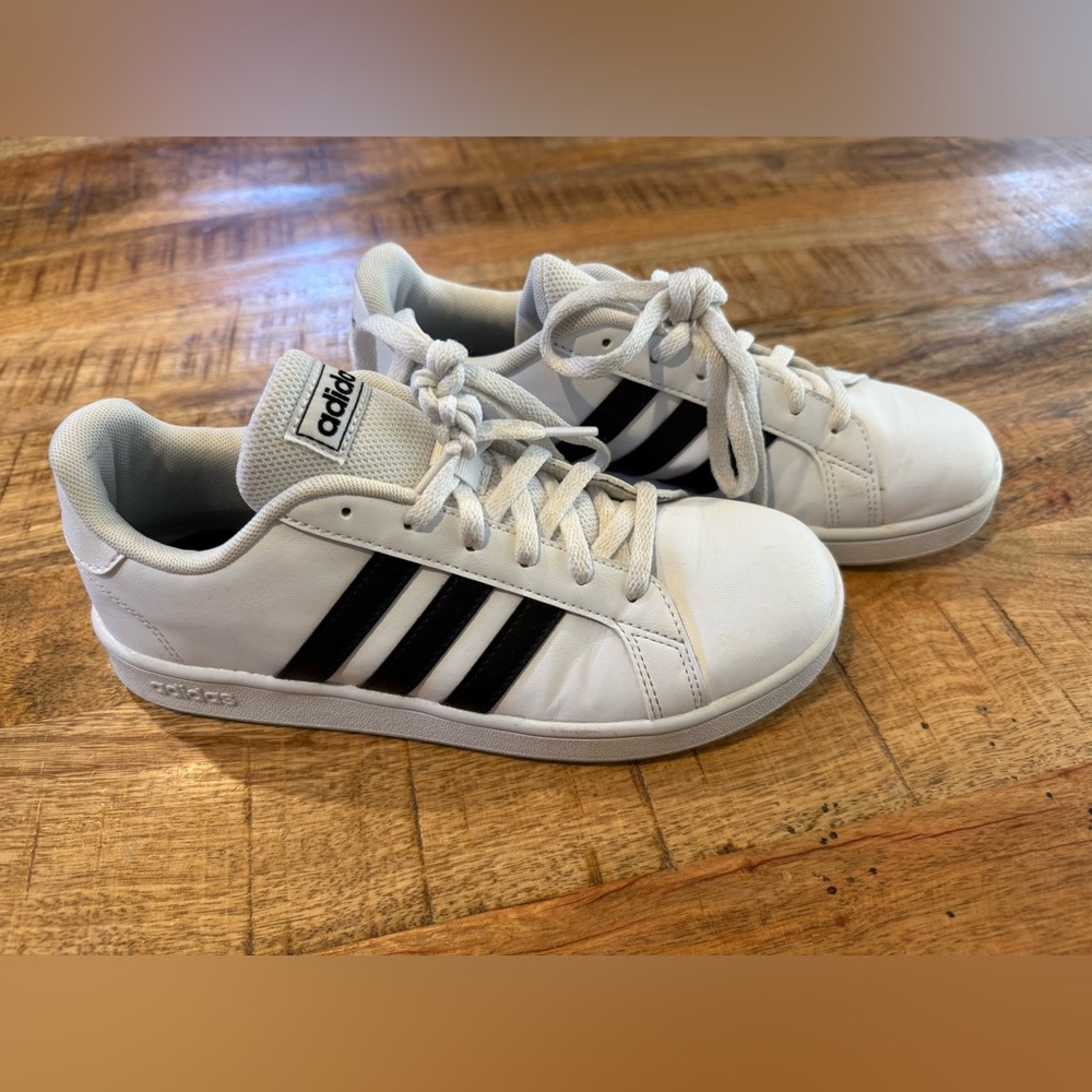 Adidas Grand Court Unisex Child Sneaker Size 4